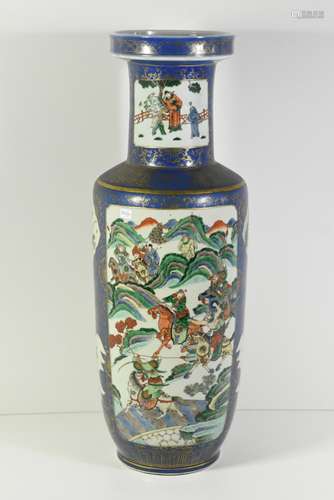 Vase en porcelaine de Chine 19ème (une égrenure au col) Ht 60cm