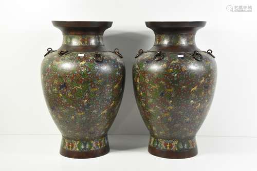 Paire de vases en bronze cloisonnés 19ème (Ht.46cm)