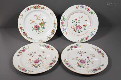 Lot de quatre assiettes en porcelaine de Chine 18ème ( dont une paire) -  (une assiette felée)