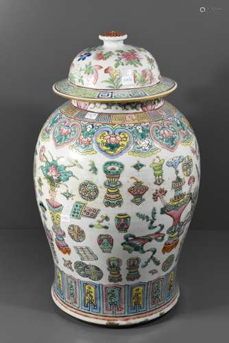 Potiche en porcelaine de Chine 19ème (Ht.44cm)