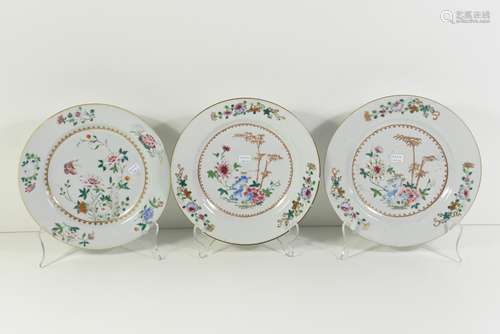 Trois assiettes en porcelaine de Chine (cheveux)