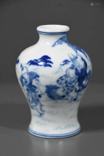 Vase en porcelaine de Chine signé (Ht 10cm)