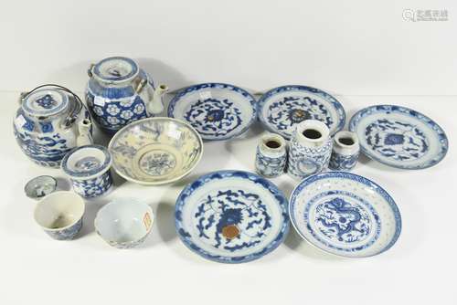 Lot de 15 porcelaines de Chine bleu/blanc 19ème