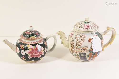 Deux théières en porcelaine de Chine (une restaurée)