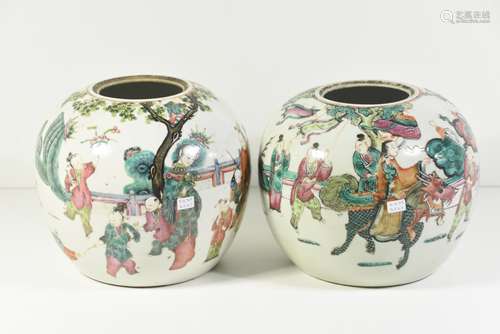 Deux pots à gingembre en porcelaine de Chine (H:22cm) (1 cheveu)