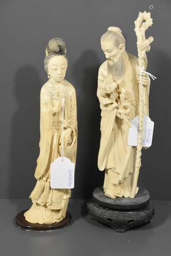 Deux personnages asiatiques en ivoire sculpté (Ht totale 30cm x 32cm)