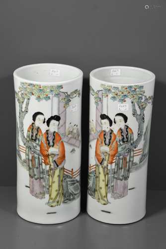 Paire de vases rouleaux en porcelaine de Chine (H:27cm)