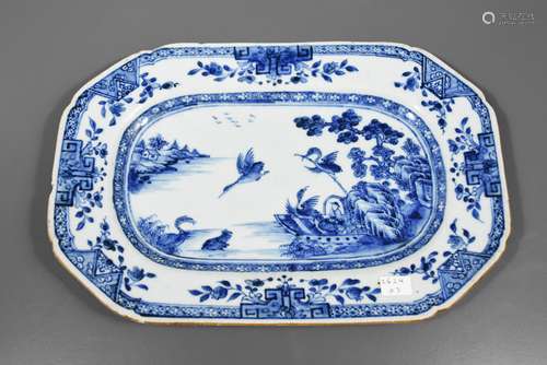 Plat en porcelaine de Chine 18ème siècle (accident) (28x19cm)