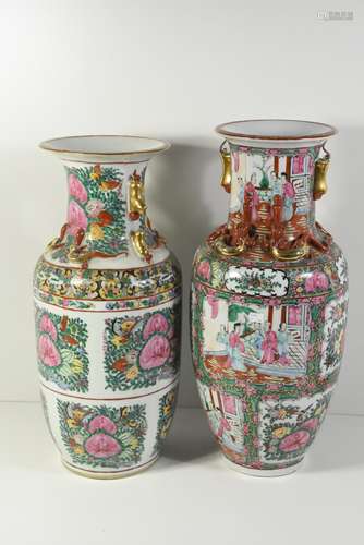 Deux vases en porcelaine de Chine, 20ème (Ht 48cm et ht 45cm)