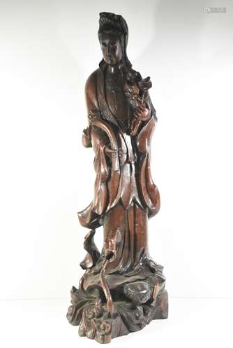 Grande sculpture chinoise en bois, vers 1900