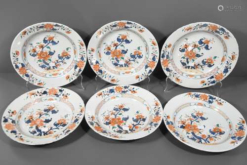 Six assiettes profondes en porcelaine de Chine (deux cheveux)