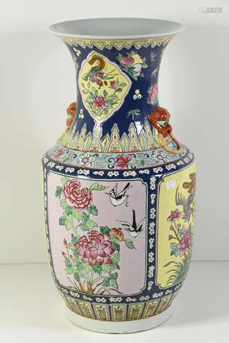 Vase en porcelaine de Chine (Ht 47cm)