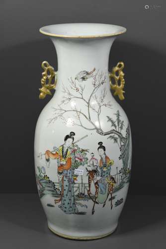 Vase en porcelaine de Chine (H:43cm)