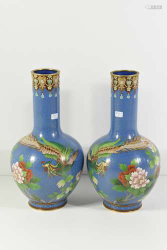 Paire de vases chinois cloisonnés (H:32cm)