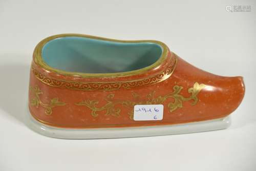 Chaussure en porcelaine de Chine vers 1900 (lg 14cm)