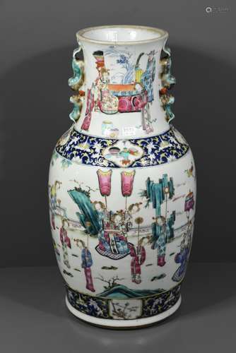 Vase en porcelaine de Chine 19ème, col rodé et félé (Ht.42cm)