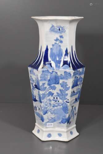Vase en porcelaine de Chine 19ème (Ht.32,5cm, 2 éclats)