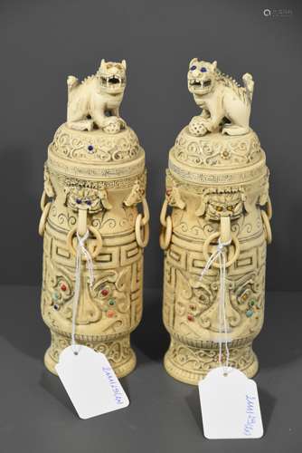 Paire de vases asiatiques en ivoire sculpté (Ht 21cm)