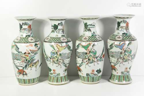 Série de 4 vases en porcelaine de Chine 19ème (accidents, fêlures) Ht 45cm