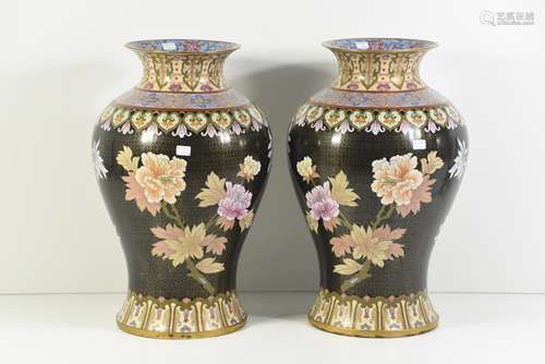 Paire de vase chinois cloisonnés