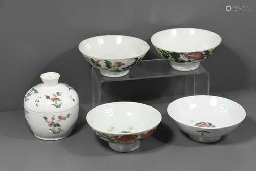 Pot couvert en porcelaine de Chine (Ht 13cm) + 4 bols Chine