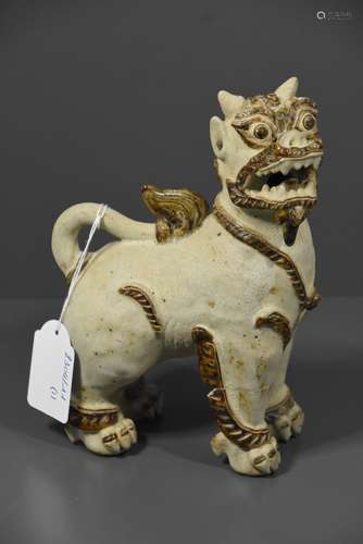 Chien de Fô en porcelaine de Chine (accident) Ht 20cm