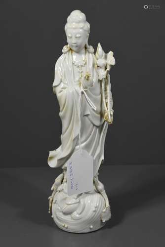 Kwanyin en blanc de chine (H:25cm)