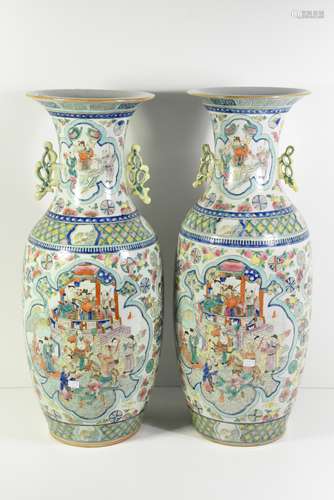 Paire de vases en porcelaine de Chine (Ht 57,5cm)