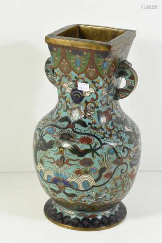 Vase en bronze et émaux cloisonnés, Chine vers 1900