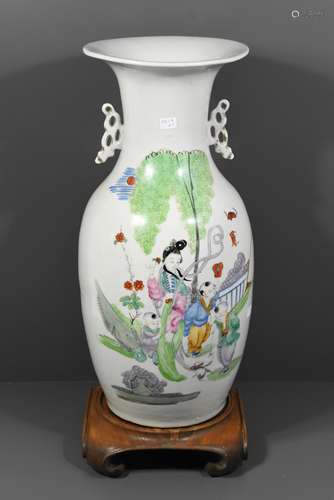 Vase en porcelaine de Chine (H:43cm)