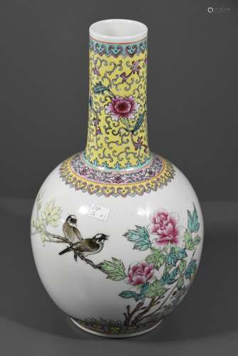 Petit vase Chine République à décor d'oiseaux (Ht 31cm)