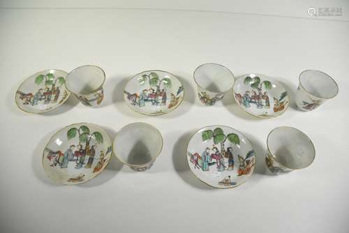 Série de cinq pochons et cinq soucoupes en porcelaine de Chine du 19ème (quatre pochons fêlés)