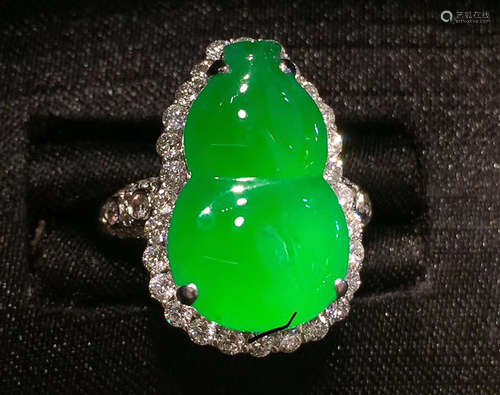 VIVID GREEN CUCURBIT RING