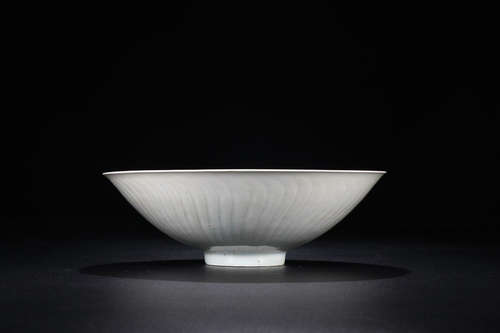 WHITE GLAZE FLOWER PATTERN BOWL