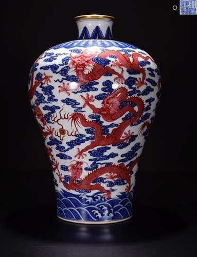 A QIANLOHNG MARK BW CLOUD AND RED DRAGON PATTERN MEIPING VASE