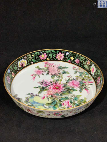 A YONGZHENG MARK BLACK GROUND CHRYSANTHEMUM PATTERN PLATE