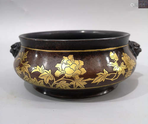 A GILT COPPER LION-EAR CENSER WITH GOLD FLOWERS PATTERN