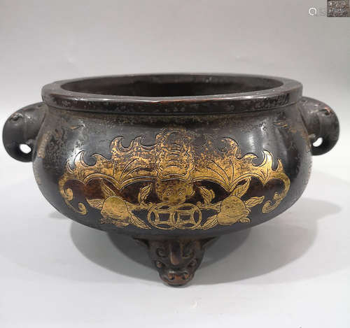 A  GILT BRONZE ELEPHANT-EAR CENSER WITH BAT PATTERN