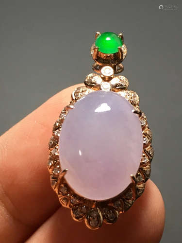 A ICY PURPLE JADEITE  CIRCLE  PENDANT