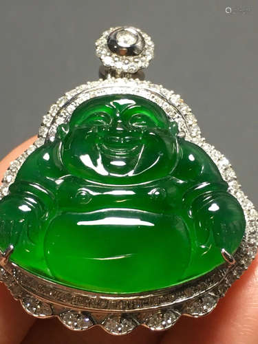 A GREEN JADEITE CARVED BUDDHA FIGUREPENDANT