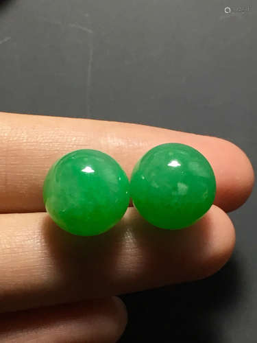 A GREEN JADEITE CARVED CIRCLE EARDROPS