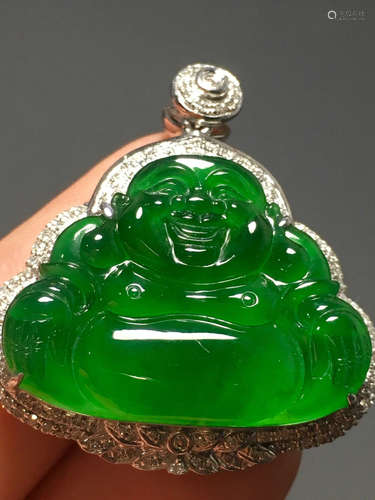 A GREEN JADEITE CARVED BUDDHA FIGURE PENDANT