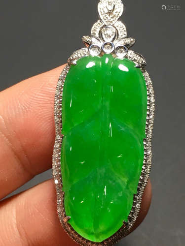 A GREEN JADEITE CARVED LEAF PENDANT