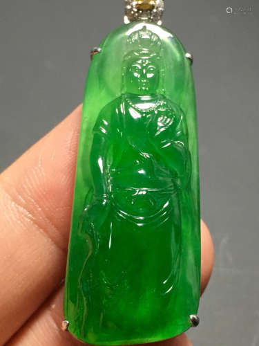 A GREEN JADEITE CARVED GUANYIN FIGURE  PENDANT