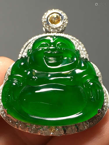 A GREEN JADEITE CARVED BUDDHA FIGURE PENDANT