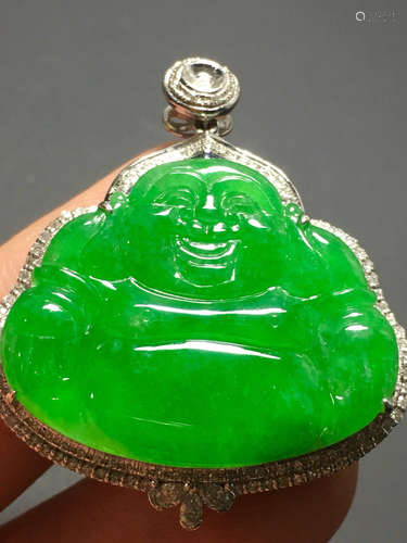 A GREEN JADEITE CARVED BUDDHA FIGURE PENDANT