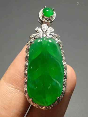 A GREEN JADEITE CARVED LEAF PENDANT