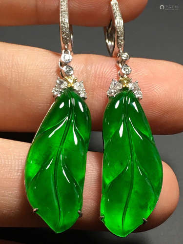 A GREEN JADEITE CARVED LEAF  EARDROPS