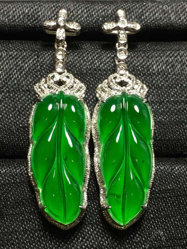 A GREEN JADEITE CARVED LEAF  EARDROPS