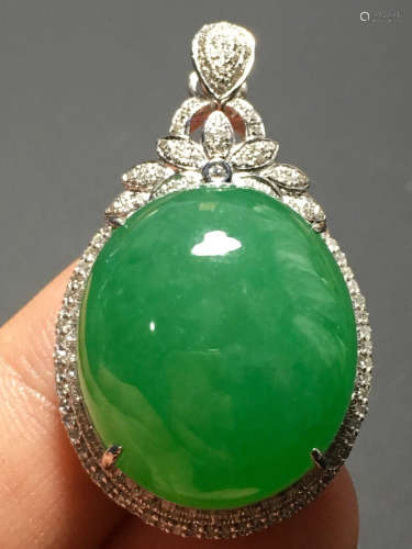 A GREEN JADEITE CARVED CIRCLE PENDANT